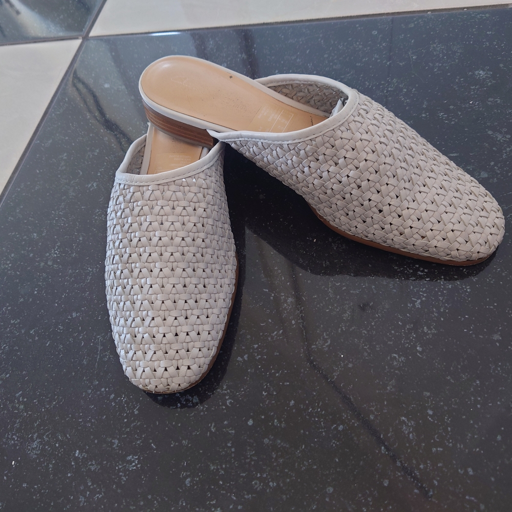 Clarks Elegant Woven Slip-On Mules
